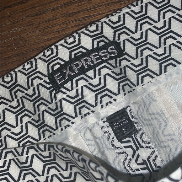 EXPRESS | Shorts - Picture 3 of 5